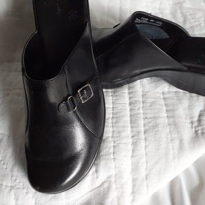 Clark's  women's black mules slide on wedges